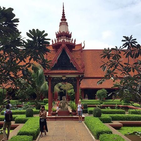 Riverview Cambodia Boutique Hotel Phnom-Penh Buitenkant foto