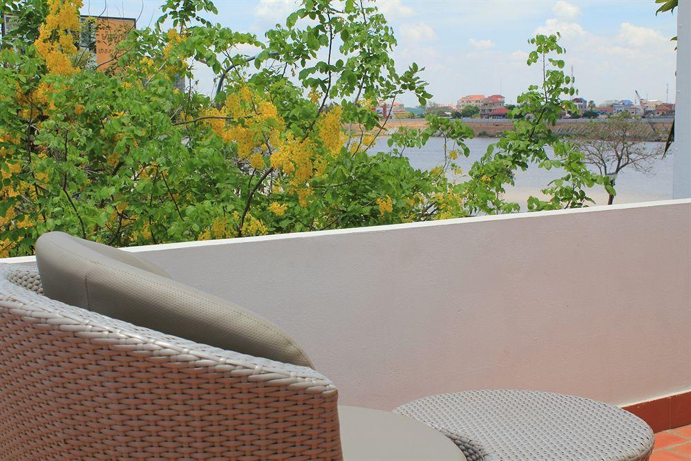 Riverview Cambodia Boutique Hotel Phnom-Penh Buitenkant foto