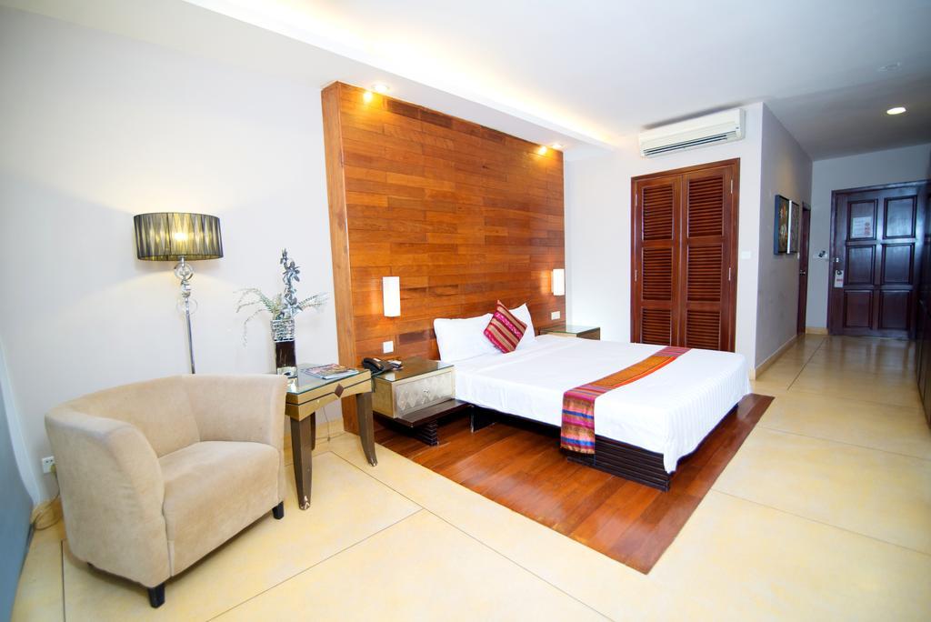 Riverview Cambodia Boutique Hotel Phnom-Penh Buitenkant foto