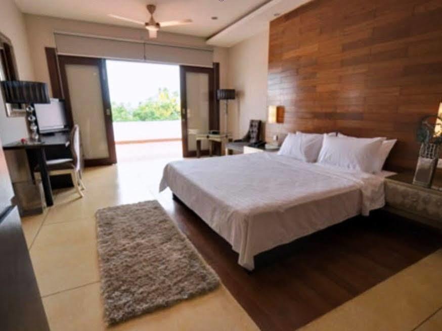 Riverview Cambodia Boutique Hotel Phnom-Penh Buitenkant foto