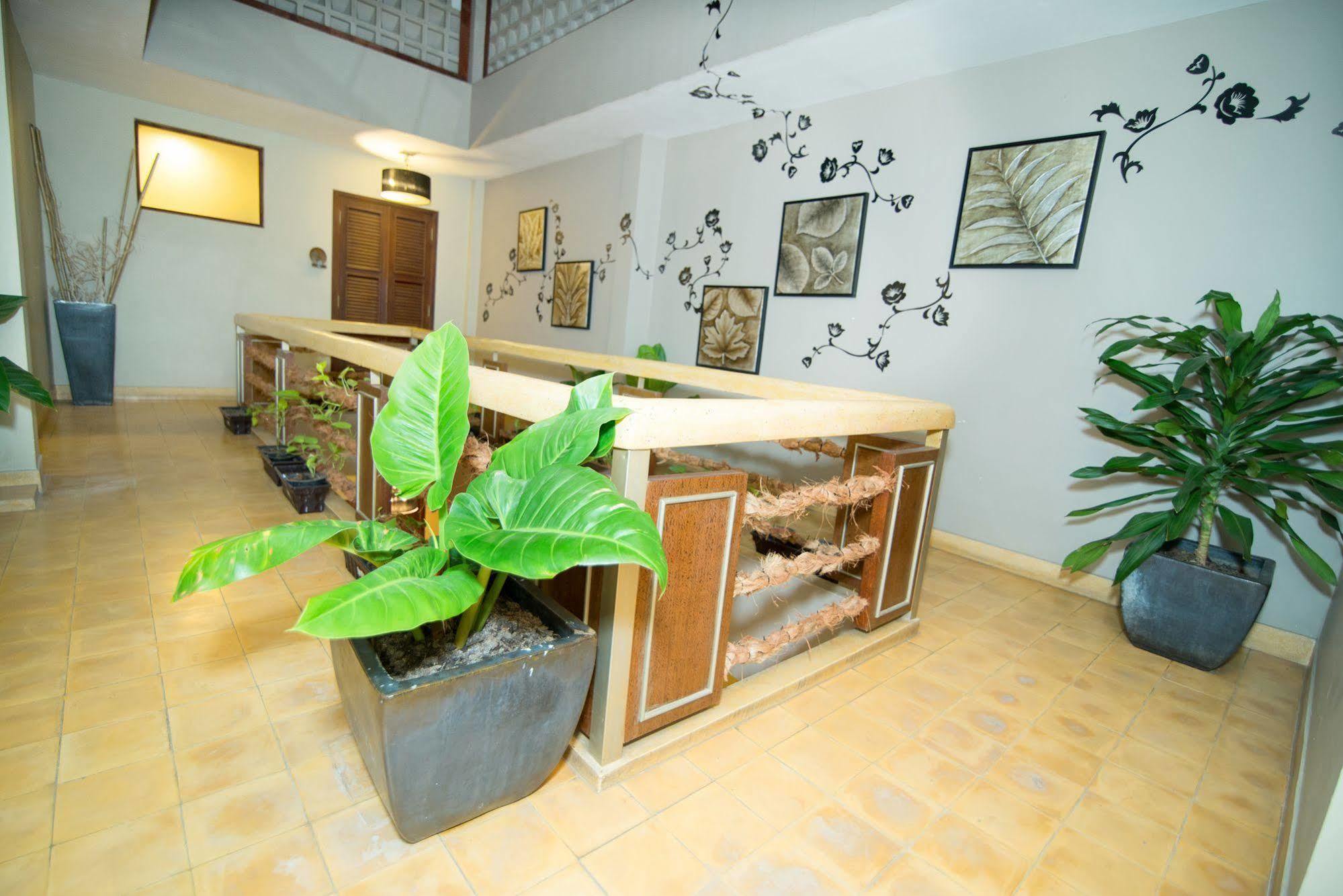 Riverview Cambodia Boutique Hotel Phnom-Penh Buitenkant foto